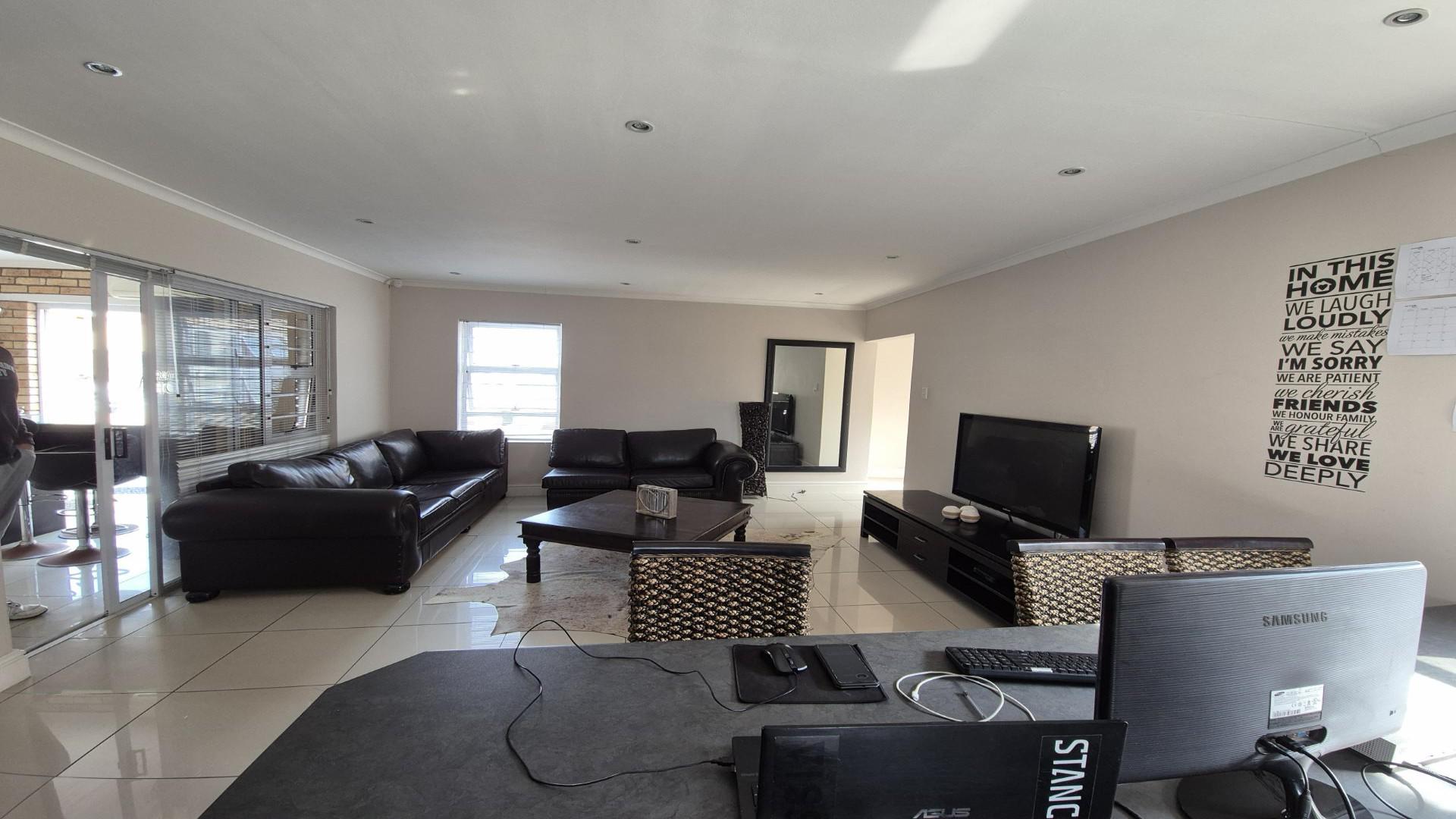 Lounges of property in Bluewater Bay