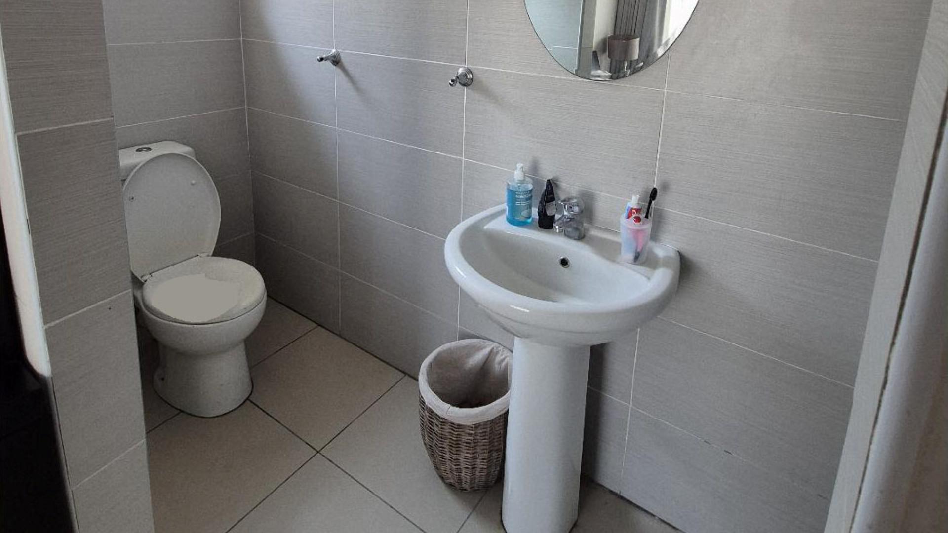 Bathroom 2 of property in Bluewater Bay