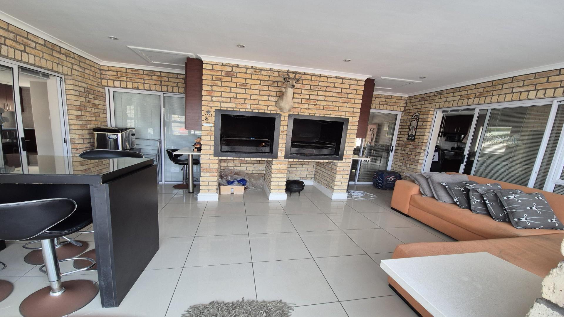 Entertainment of property in Bluewater Bay