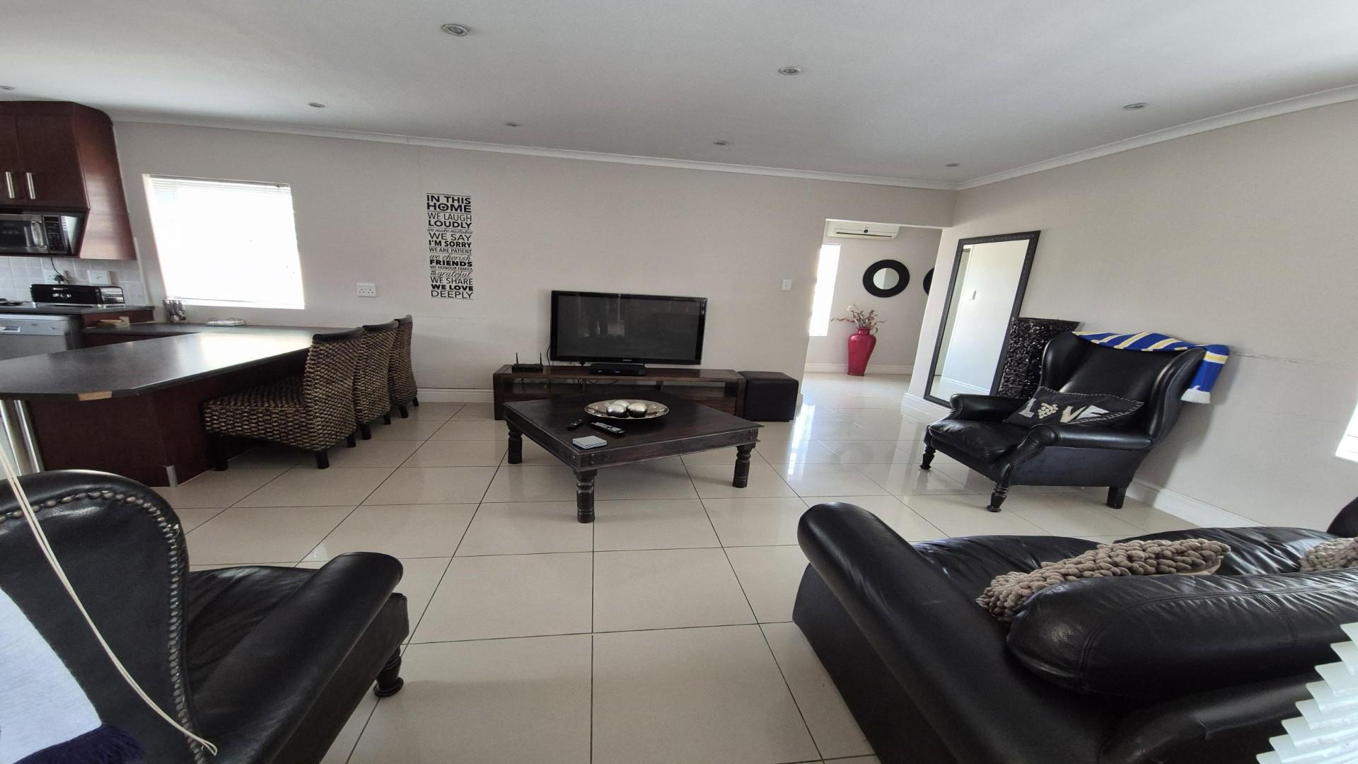 Lounges of property in Bluewater Bay