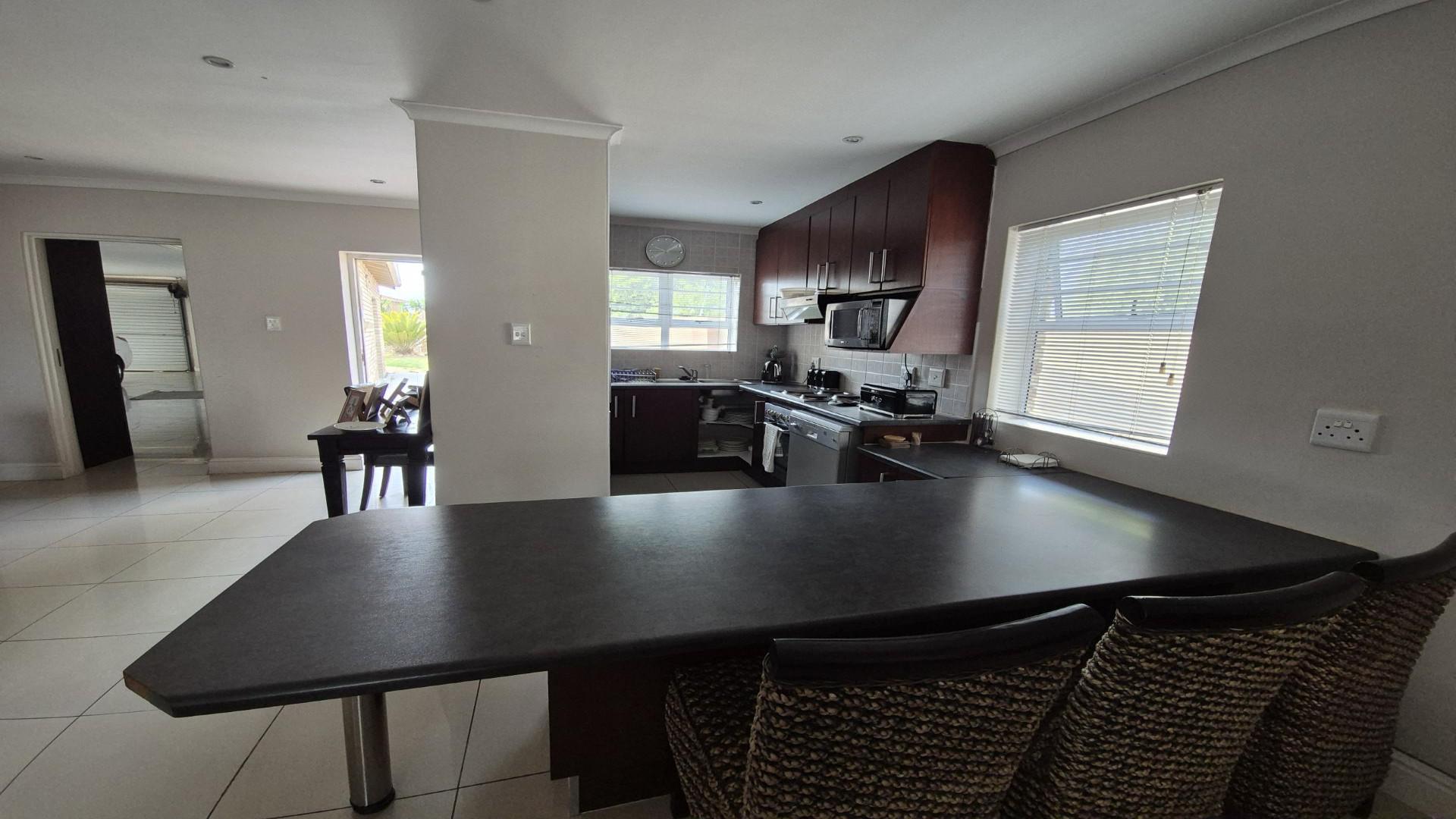 Kitchen of property in Bluewater Bay