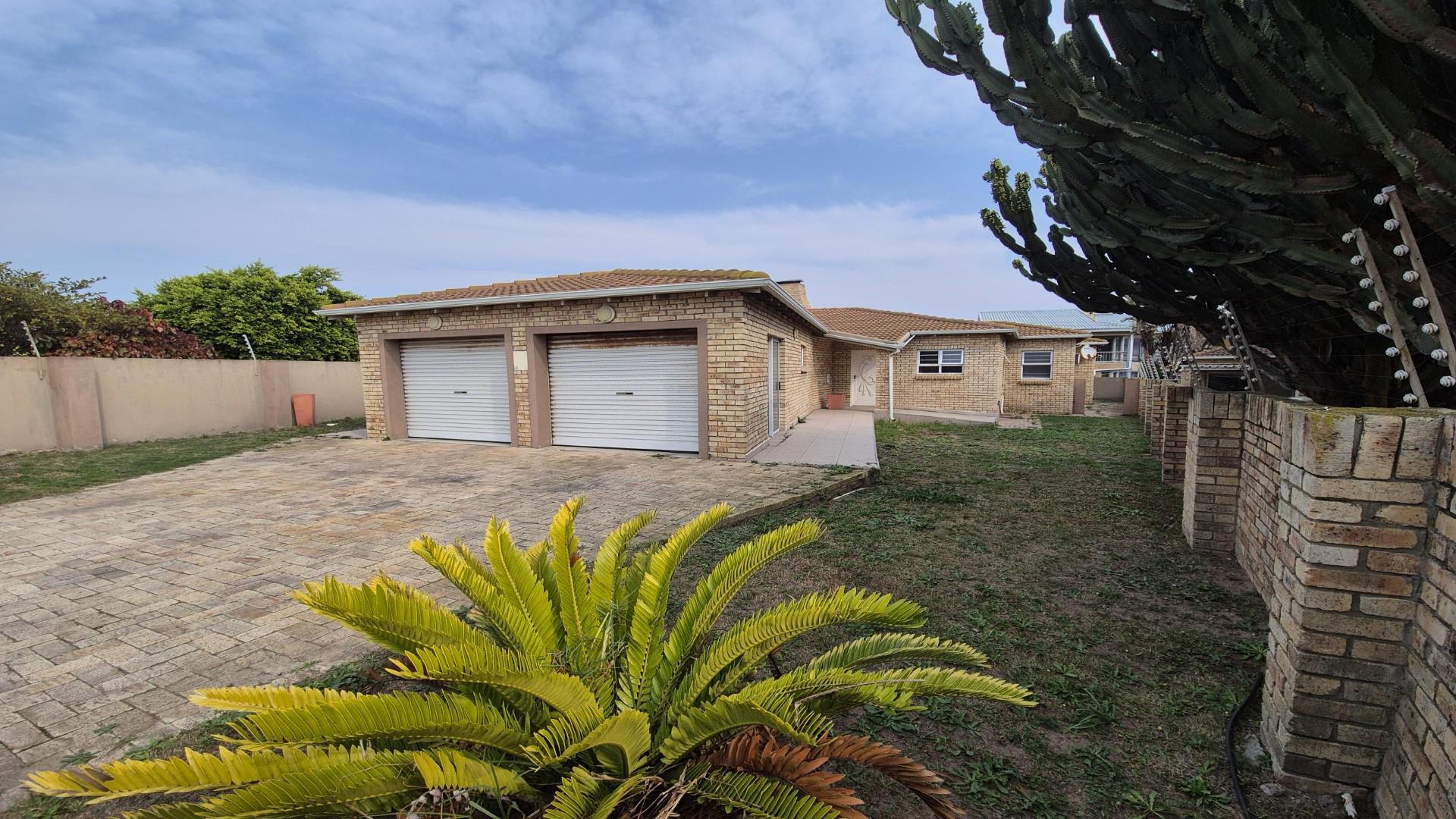 Front View of property in Bluewater Bay
