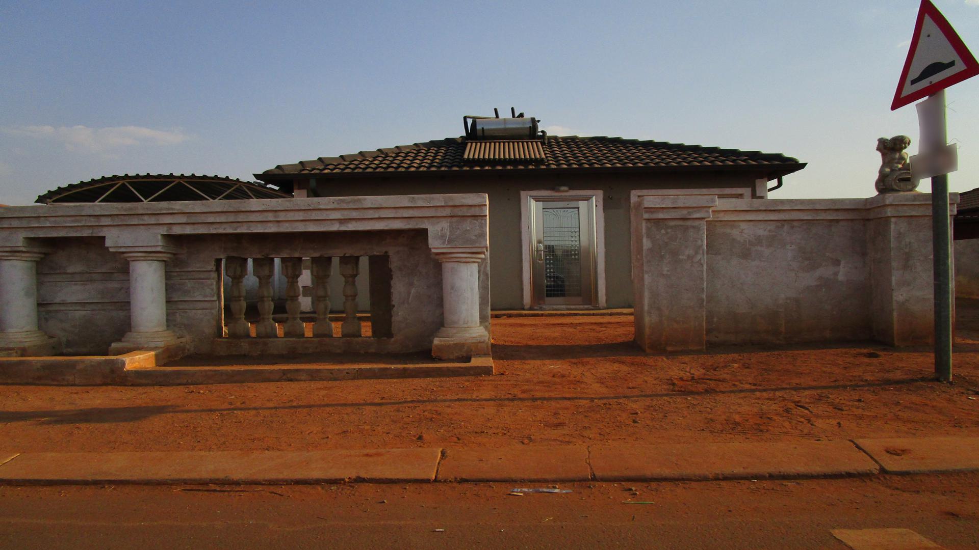 Front View of property in The Orchards