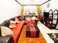 Lounges - 16 square meters of property in Summerset