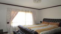 Main Bedroom - 16 square meters of property in Summerset