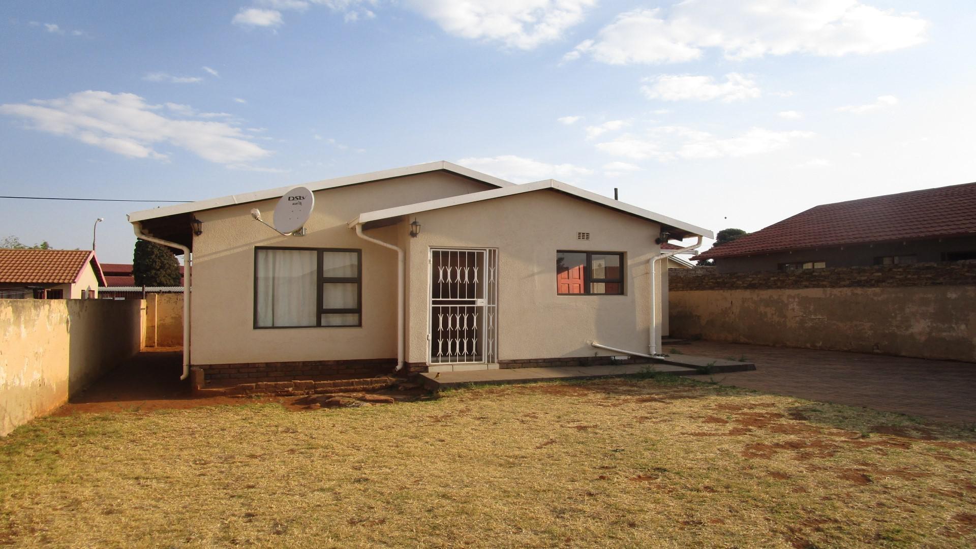 Front View of property in Randfontein