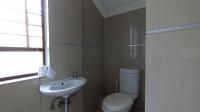 Guest Toilet - 2 square meters of property in Thatchfield Hills Estate