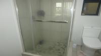 Main Bathroom - 18 square meters of property in Randburg