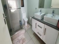 Main Bathroom - 18 square meters of property in Randburg