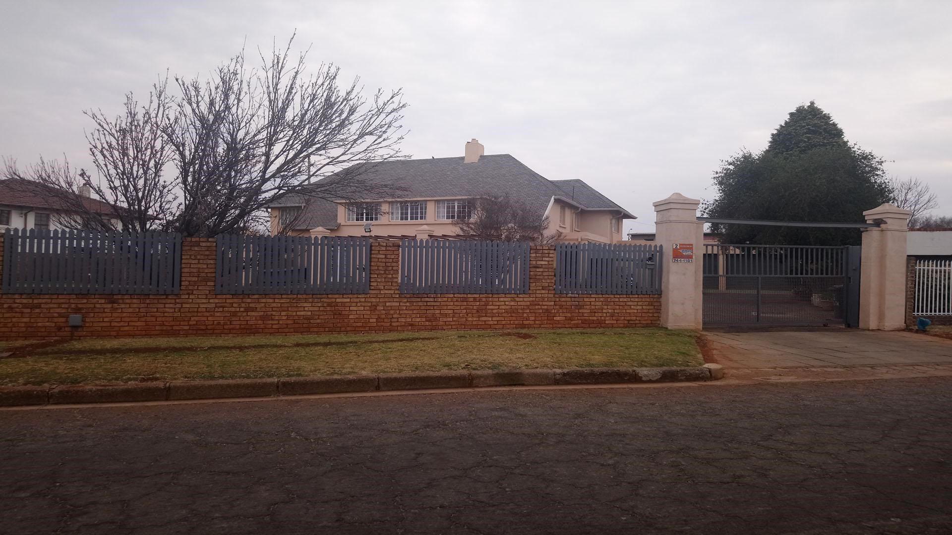 Front View of property in Brenthurst