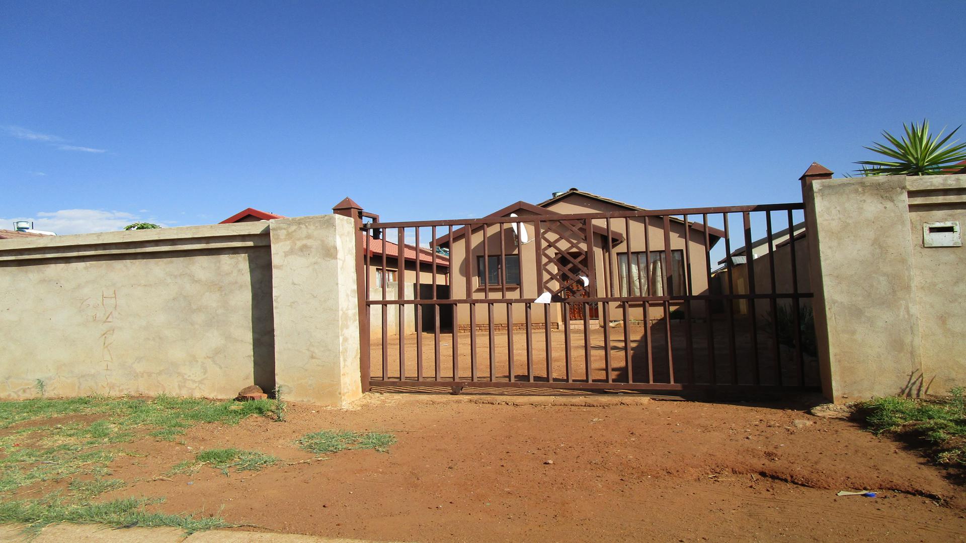FNB Quick Sell 2 Bedroom House for Sale in Soshanguve East