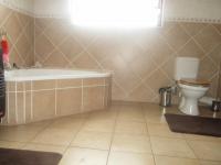 Bathroom 1 - 5 square meters of property in Meyersdal