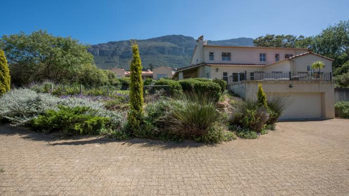 3 Bedroom House for Sale For Sale in Hout Bay   - Private Sale - MR326693