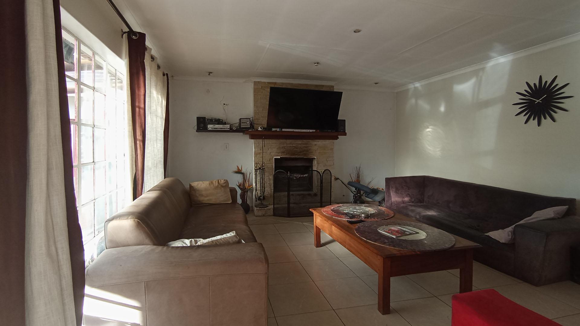 Lounges - 52 square meters of property in Glen Austin AH (Midrand)