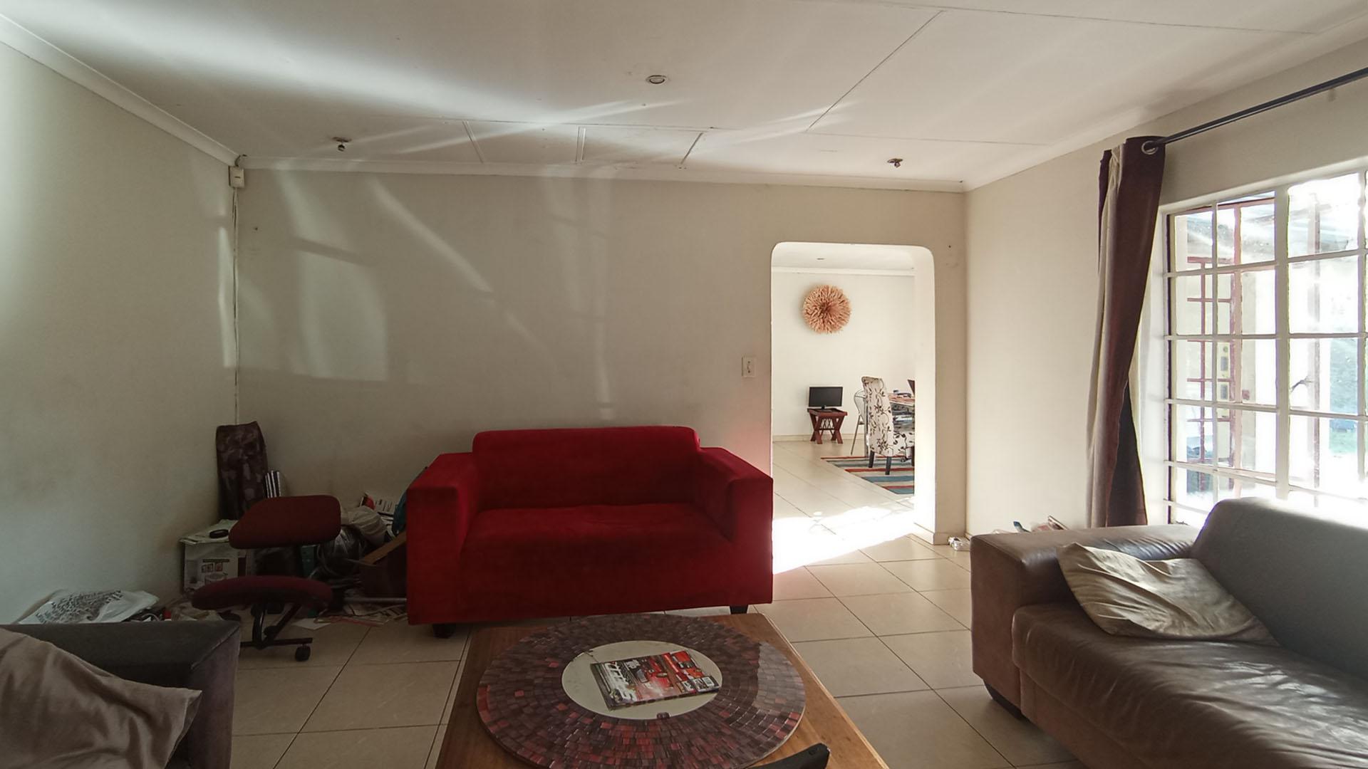 Lounges - 52 square meters of property in Glen Austin AH (Midrand)