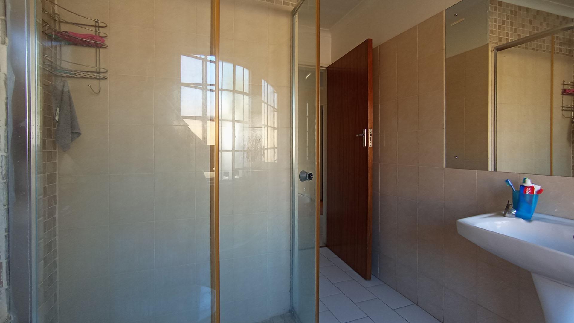 Bathroom 1 - 8 square meters of property in Glen Austin AH (Midrand)