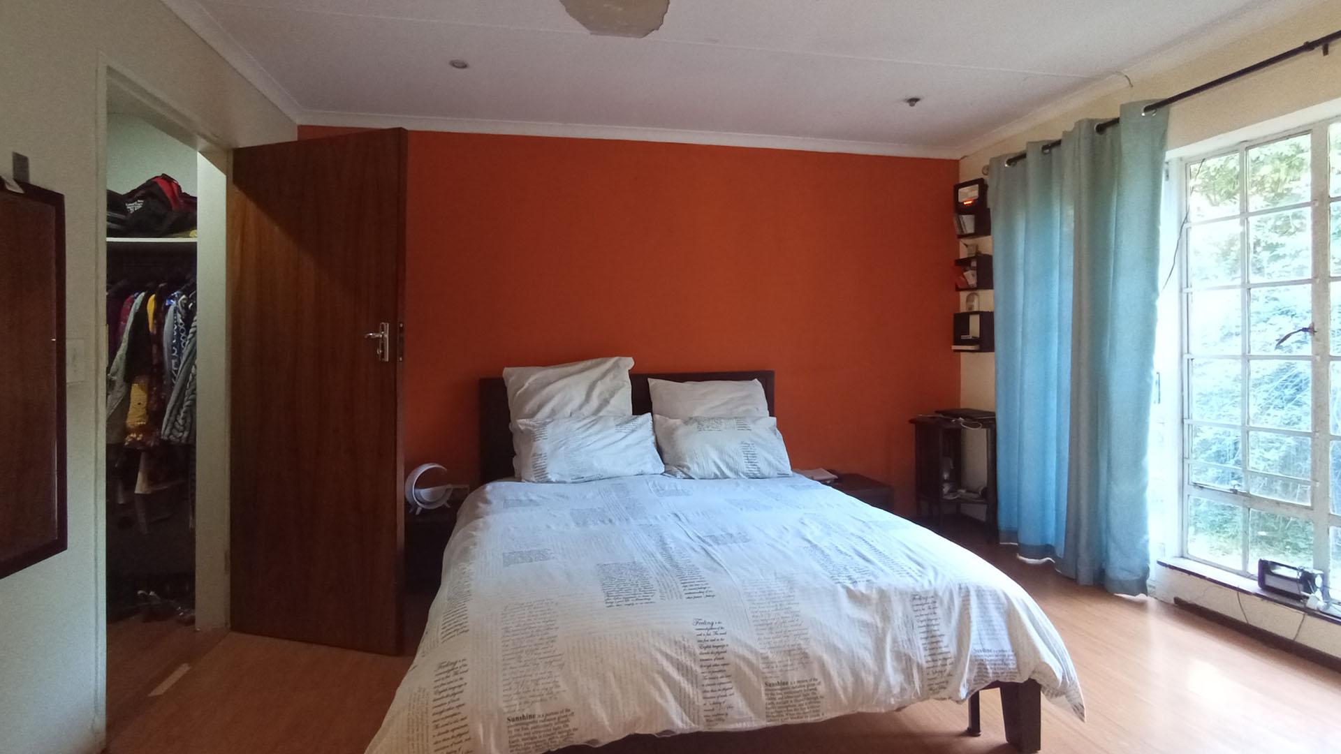 Main Bedroom - 24 square meters of property in Glen Austin AH (Midrand)