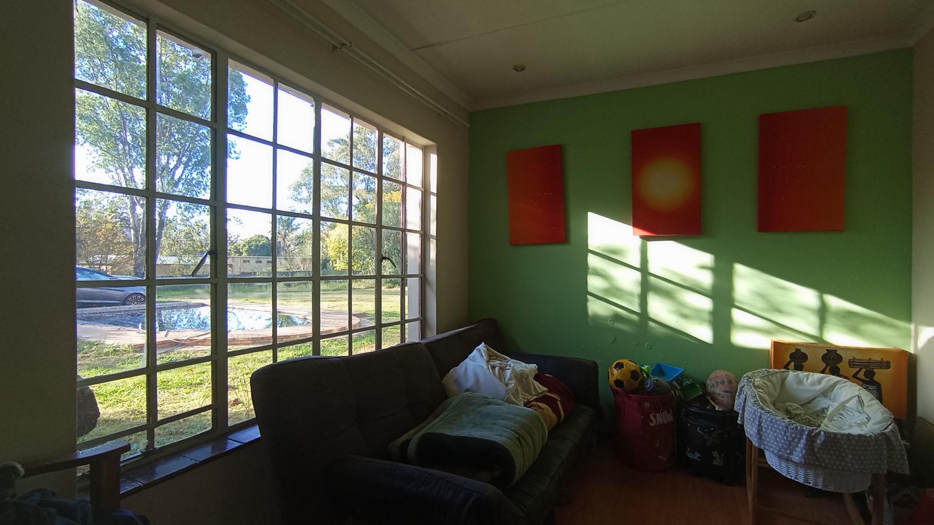 Lounges - 52 square meters of property in Glen Austin AH (Midrand)