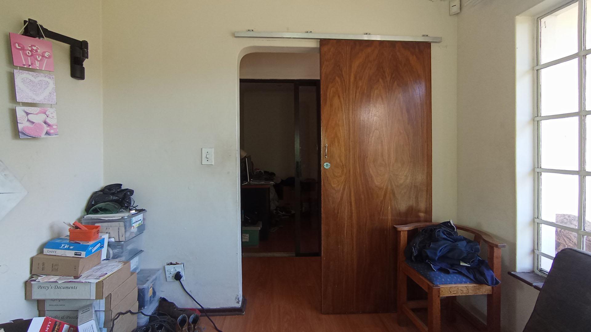 Lounges - 52 square meters of property in Glen Austin AH (Midrand)