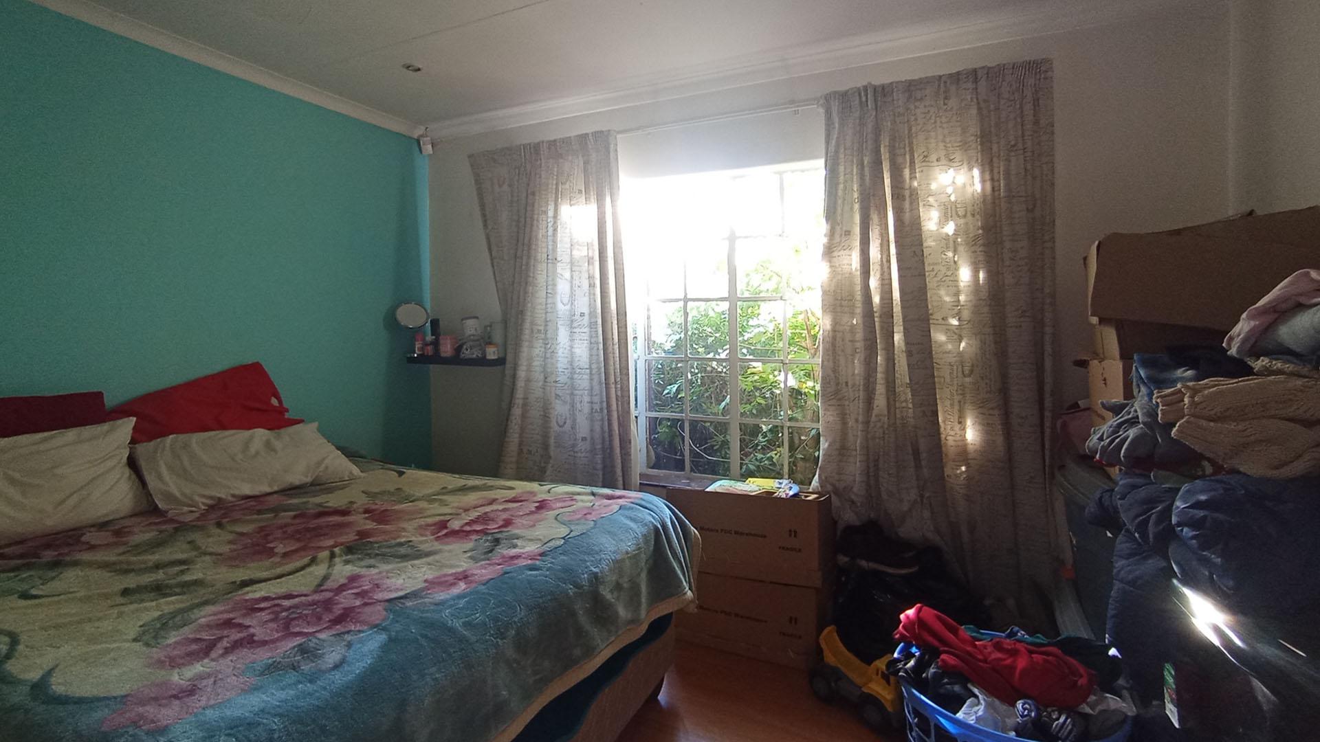 Bed Room 1 - 15 square meters of property in Glen Austin AH (Midrand)