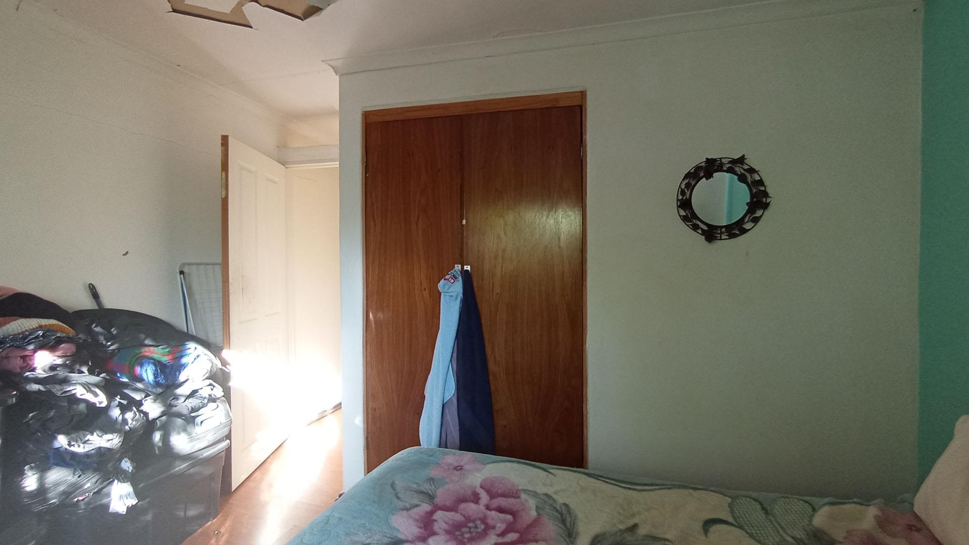 Bed Room 1 - 15 square meters of property in Glen Austin AH (Midrand)