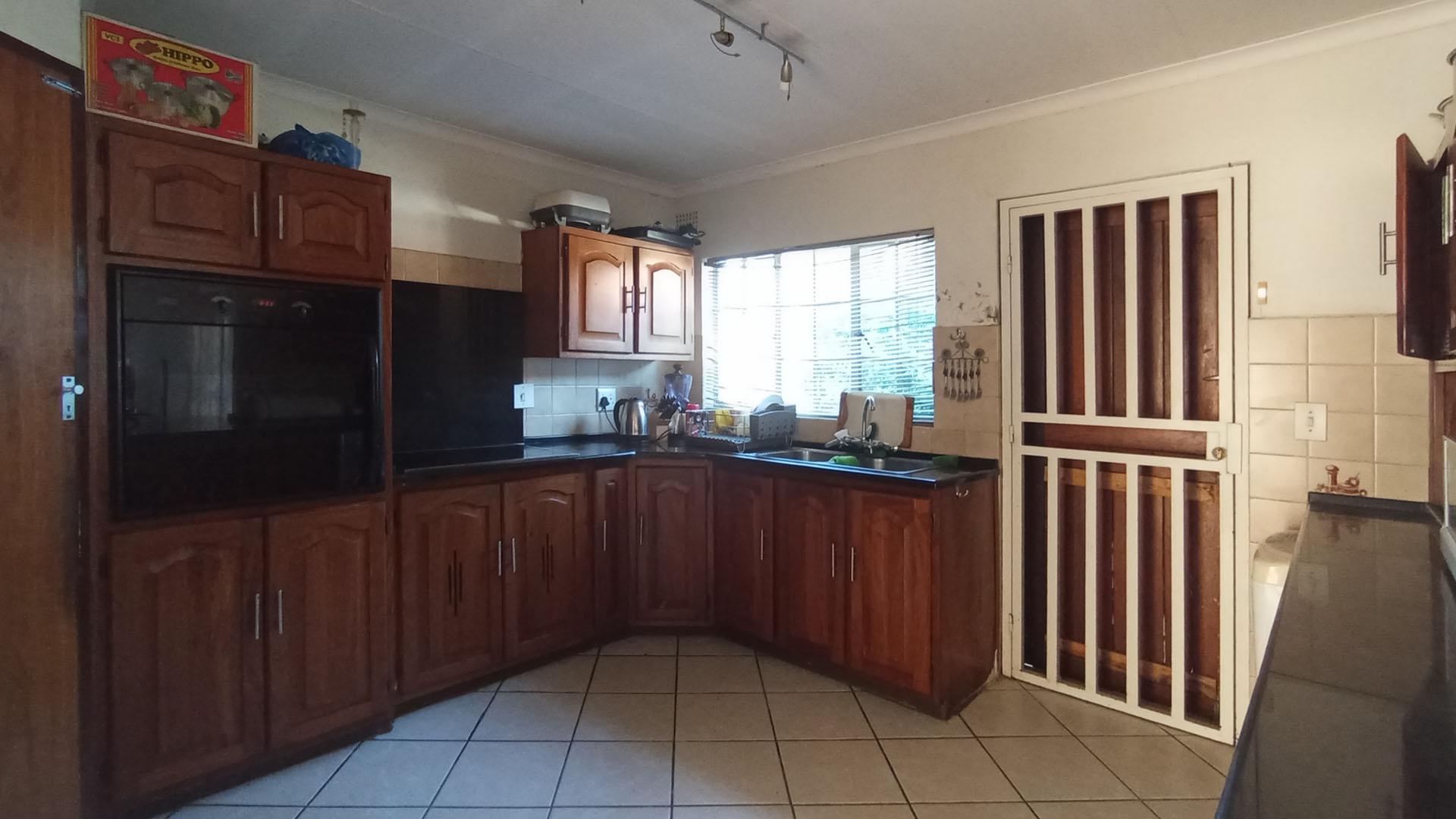 Kitchen - 15 square meters of property in Glen Austin AH (Midrand)