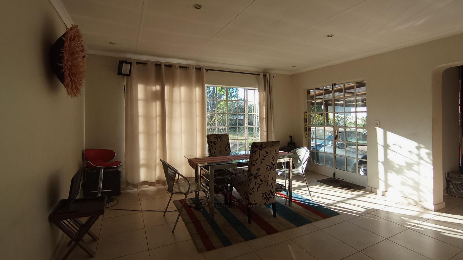 Dining Room - 20 square meters of property in Glen Austin AH (Midrand)