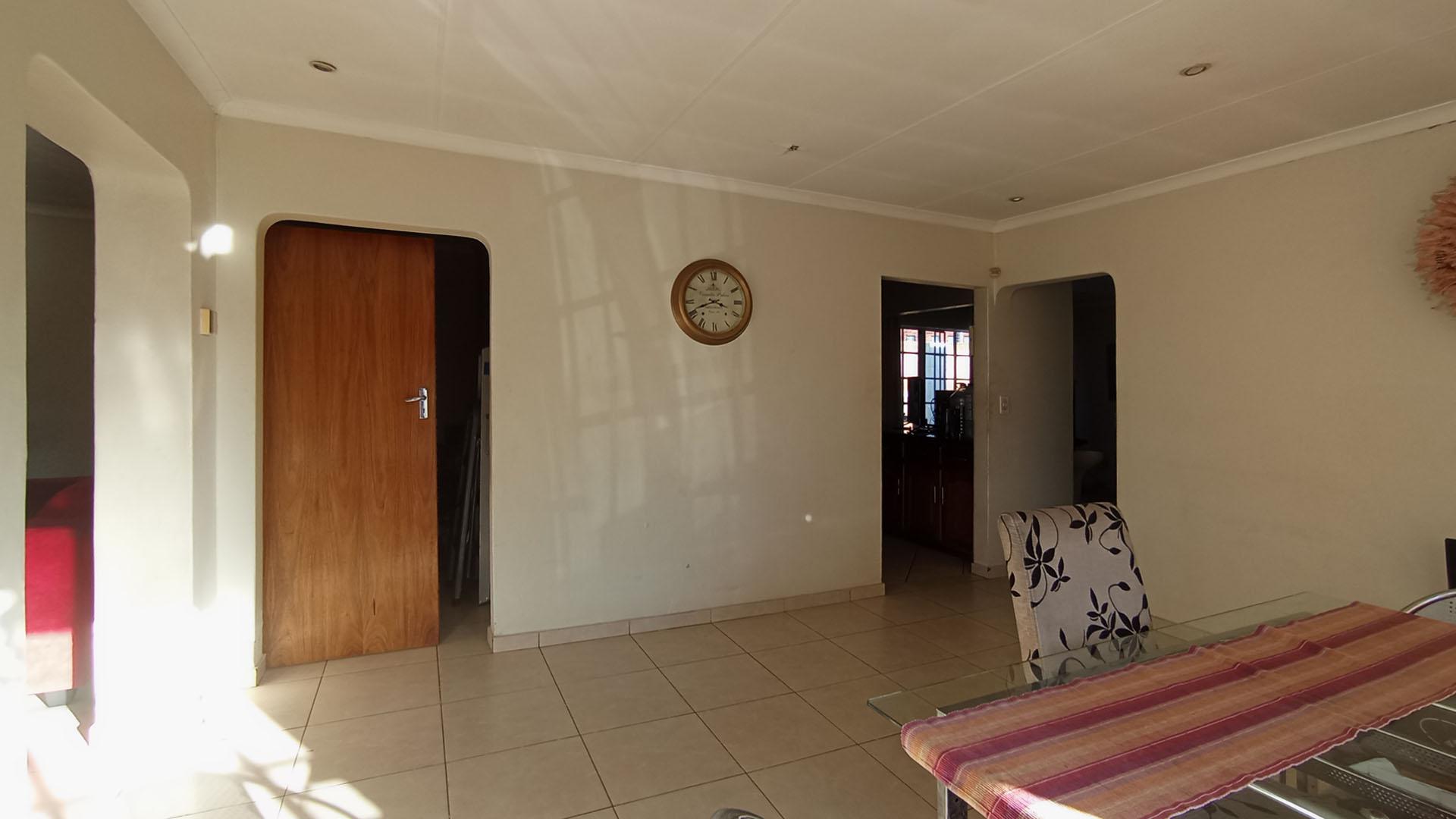 Dining Room - 20 square meters of property in Glen Austin AH (Midrand)