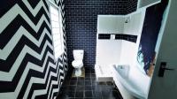 Main Bathroom of property in Bulwer (Dbn)