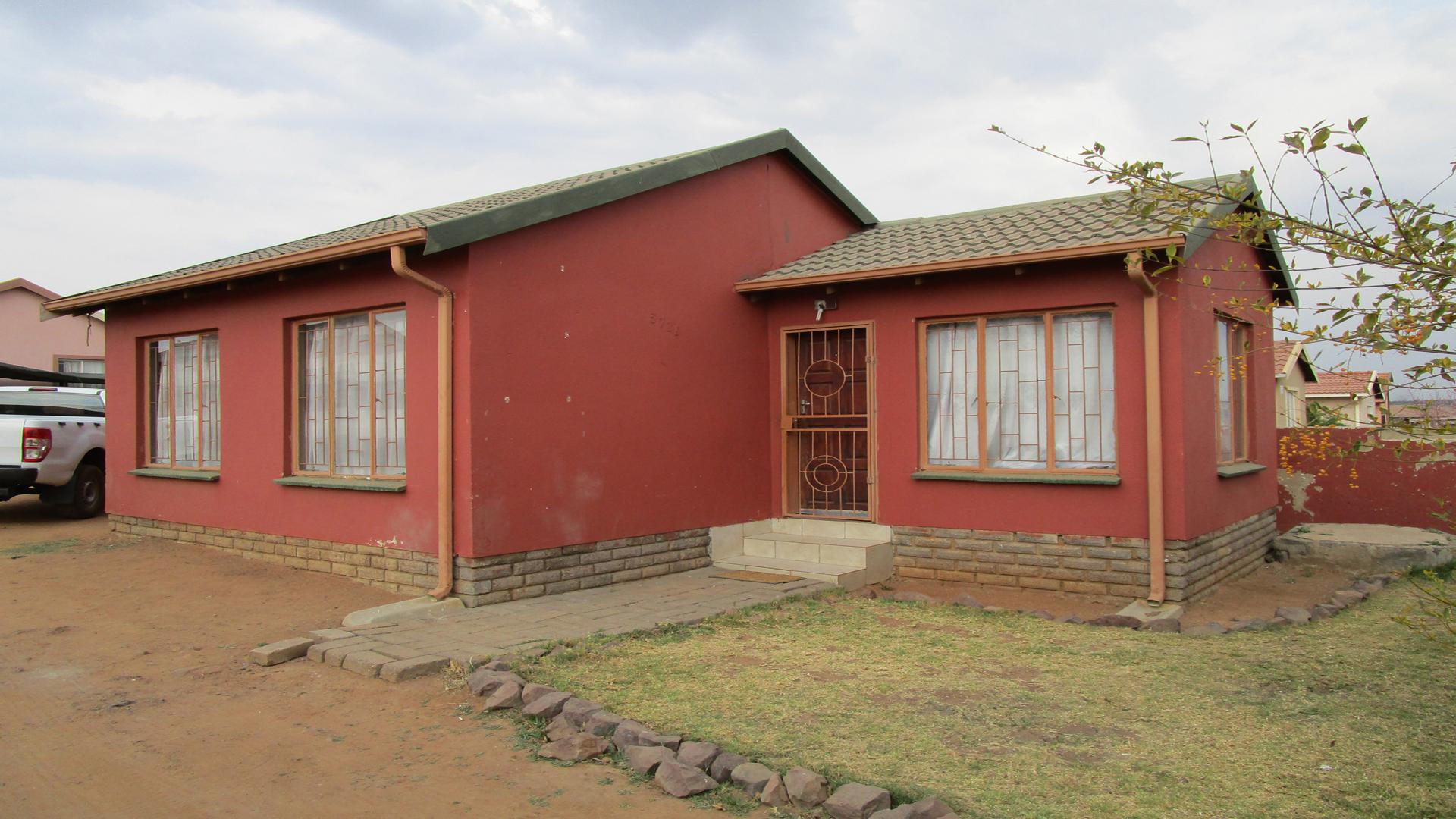 Front View of property in Klarinet