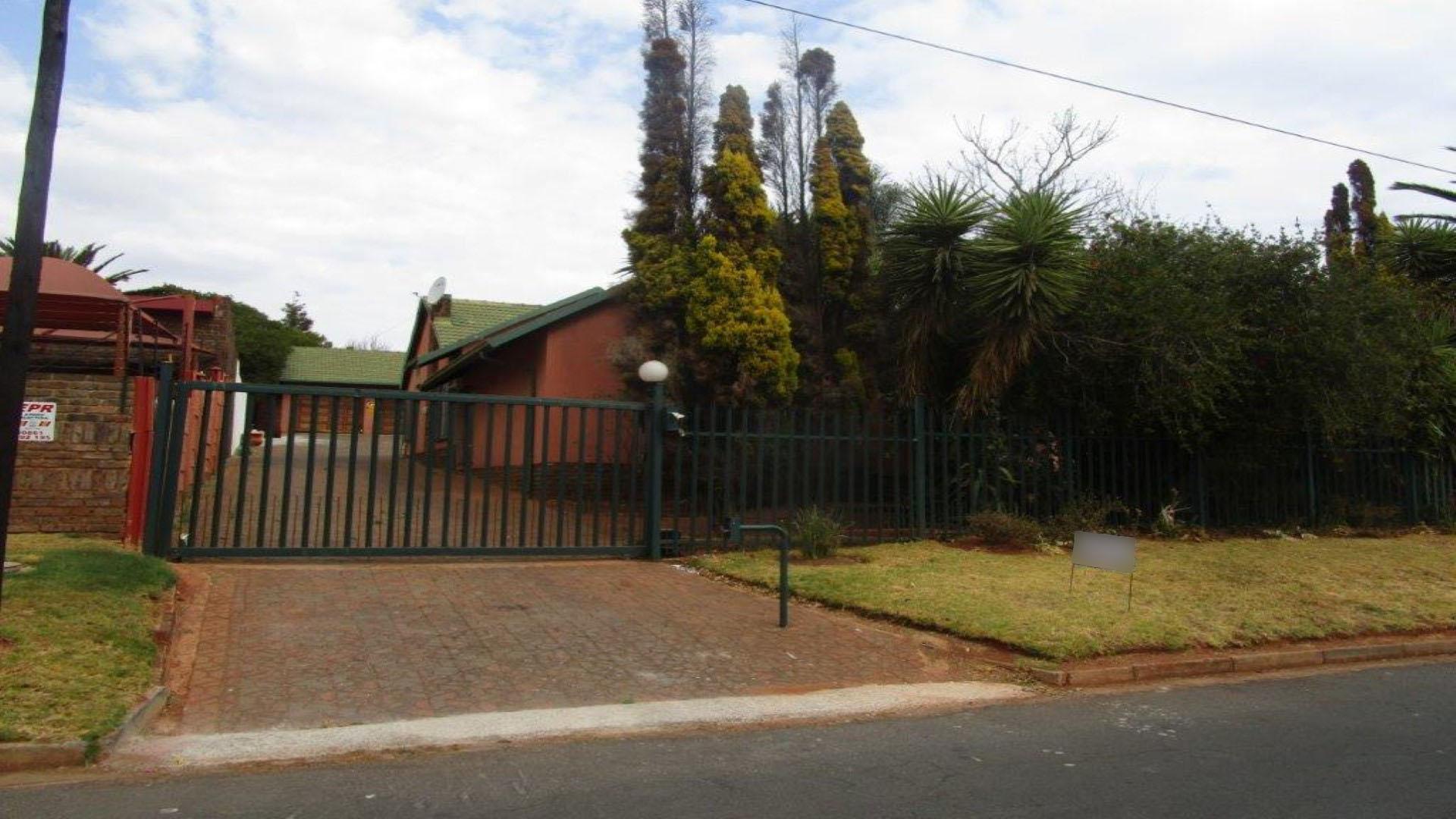 Front View of property in Krugersdorp