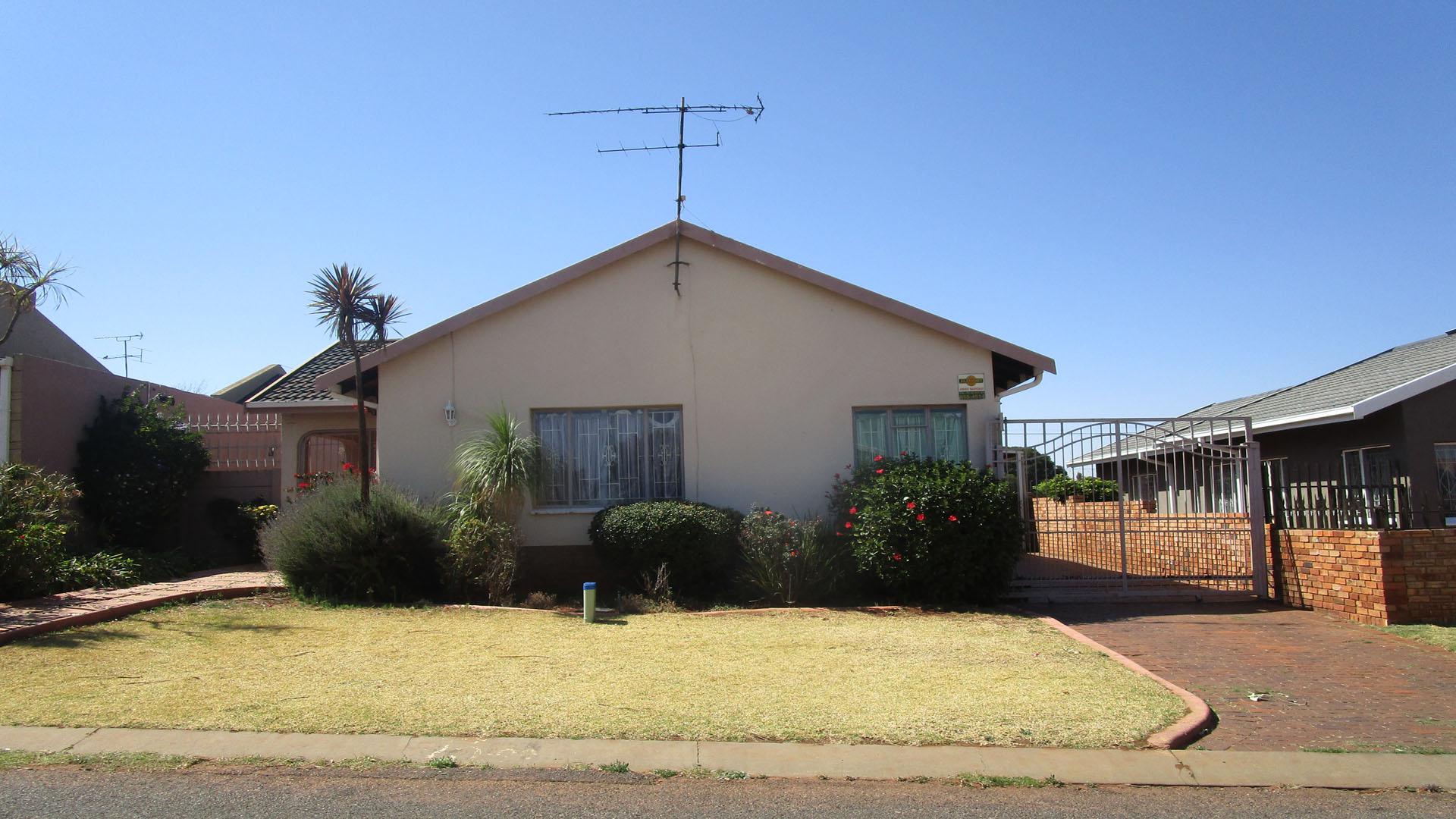 Front View of property in Lenasia South