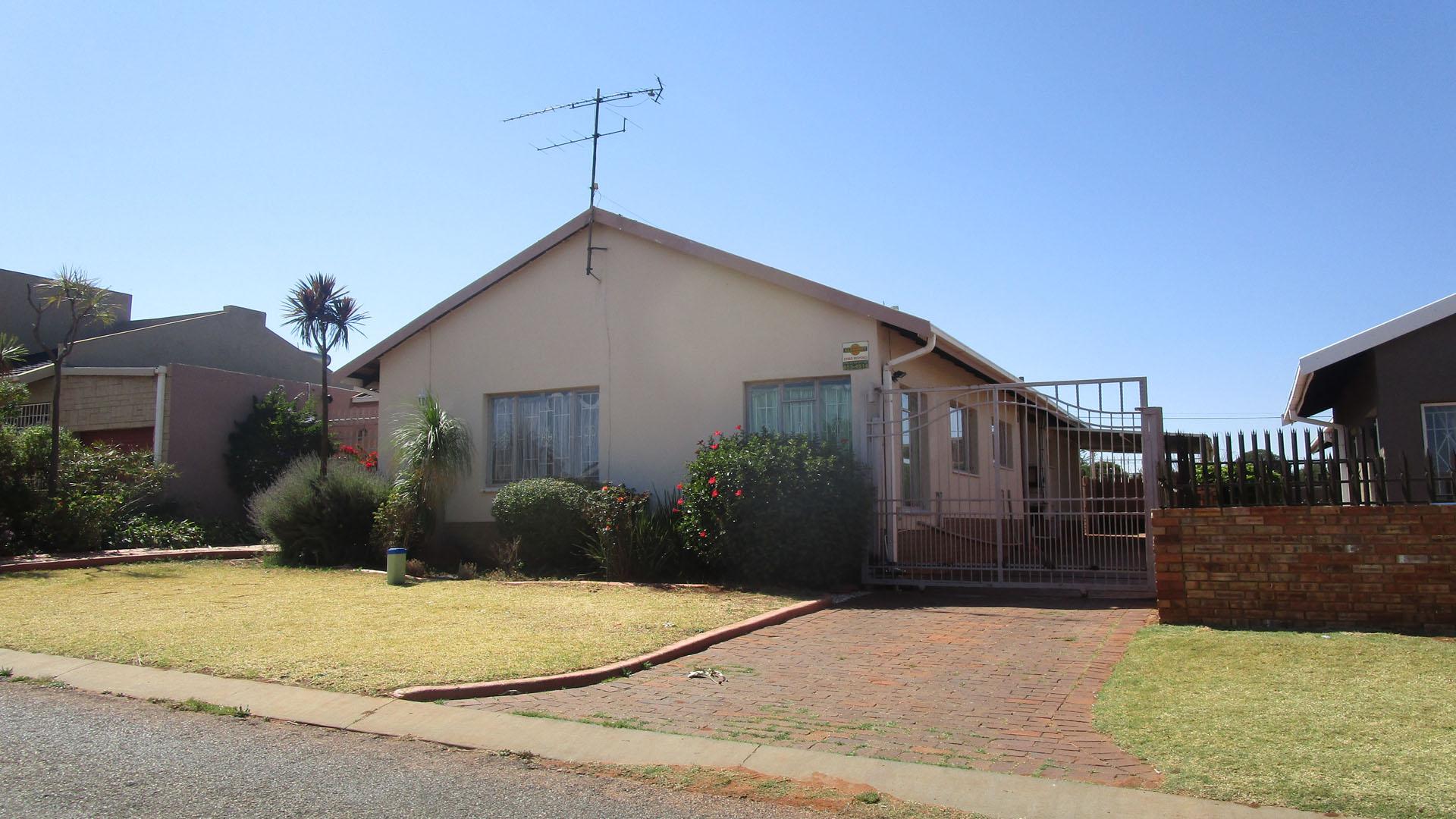 Front View of property in Lenasia South