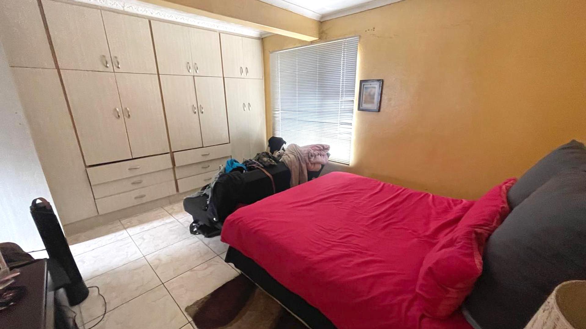 Main Bedroom of property in Amalinda