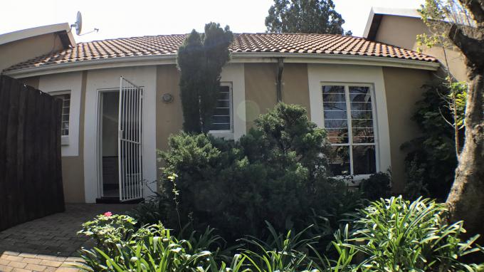 2 Bedroom Simplex for Sale For Sale in Douglasdale - Home Sell - MR328338
