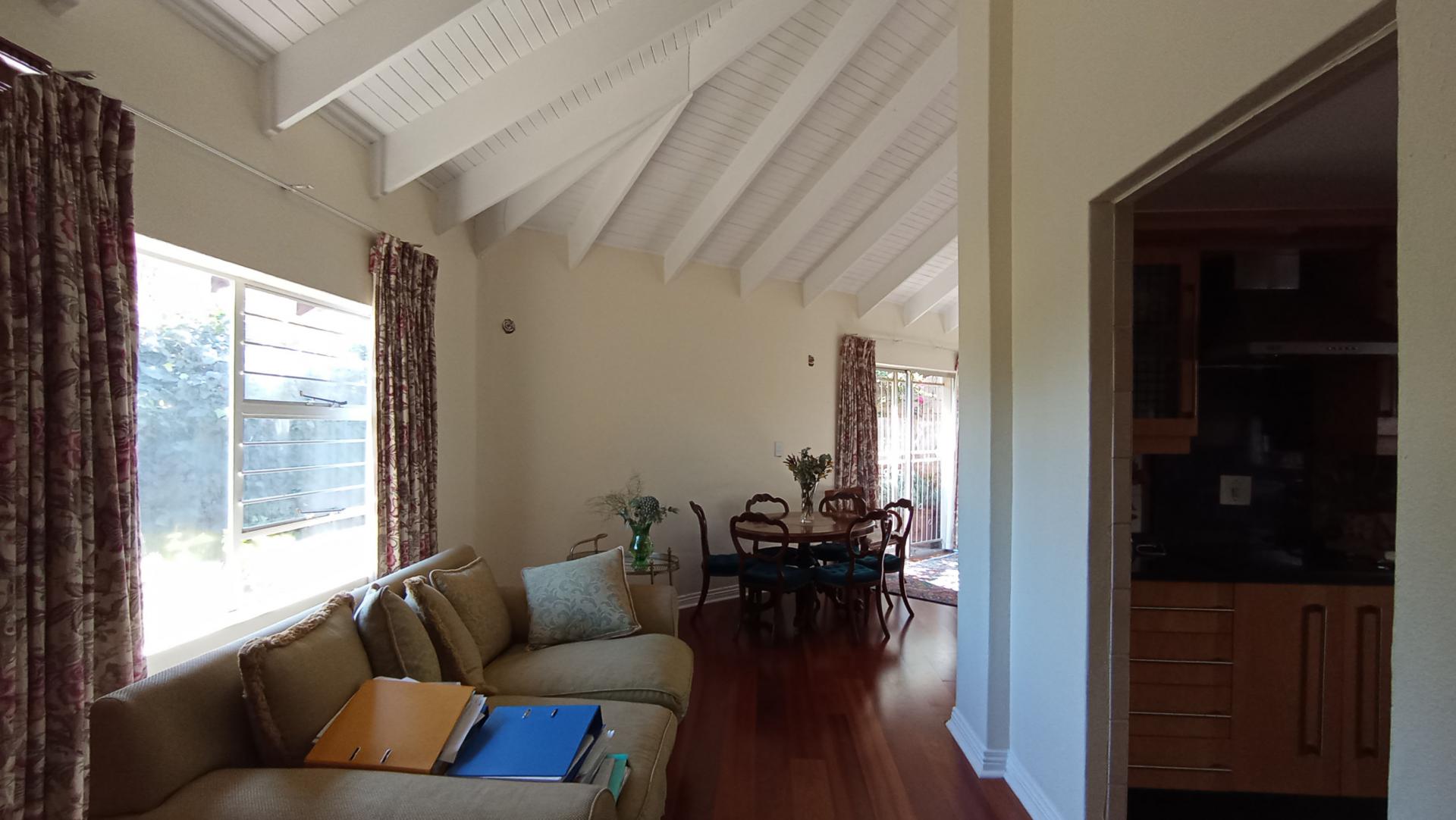 Dining Room - 14 square meters of property in Florida North