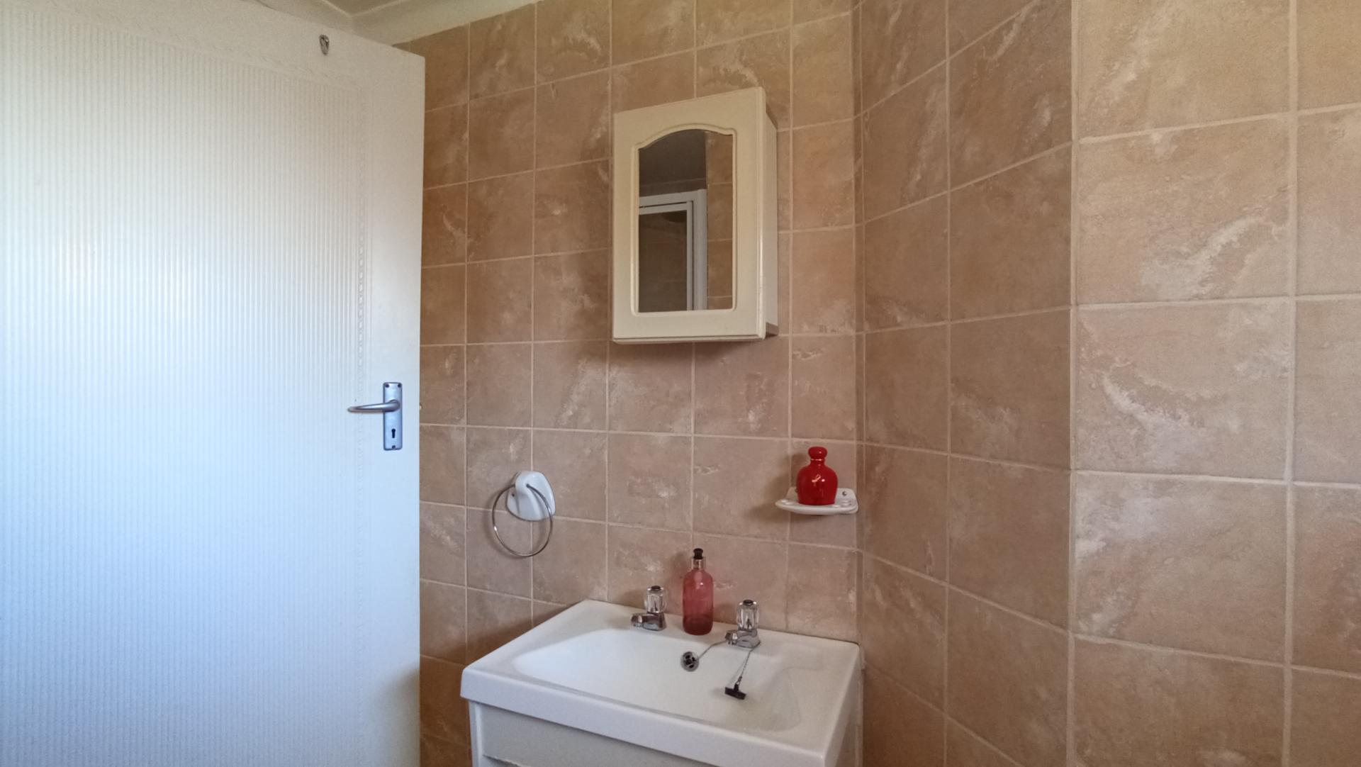 Bathroom 1 - 11 square meters of property in Florida North
