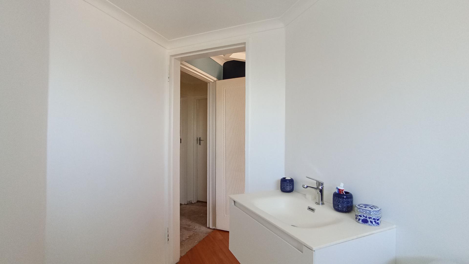 Main Bathroom - 5 square meters of property in Florida North