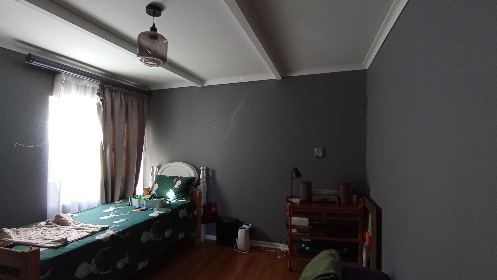 Bed Room 2 - 18 square meters of property in Florida North