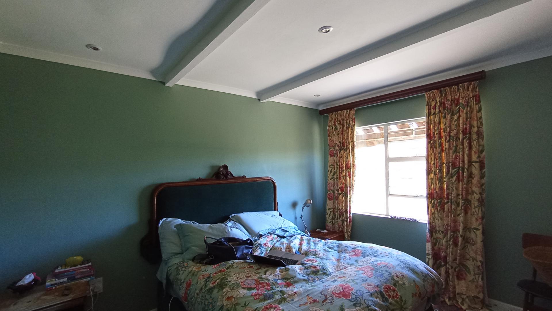 Bed Room 1 - 25 square meters of property in Florida North