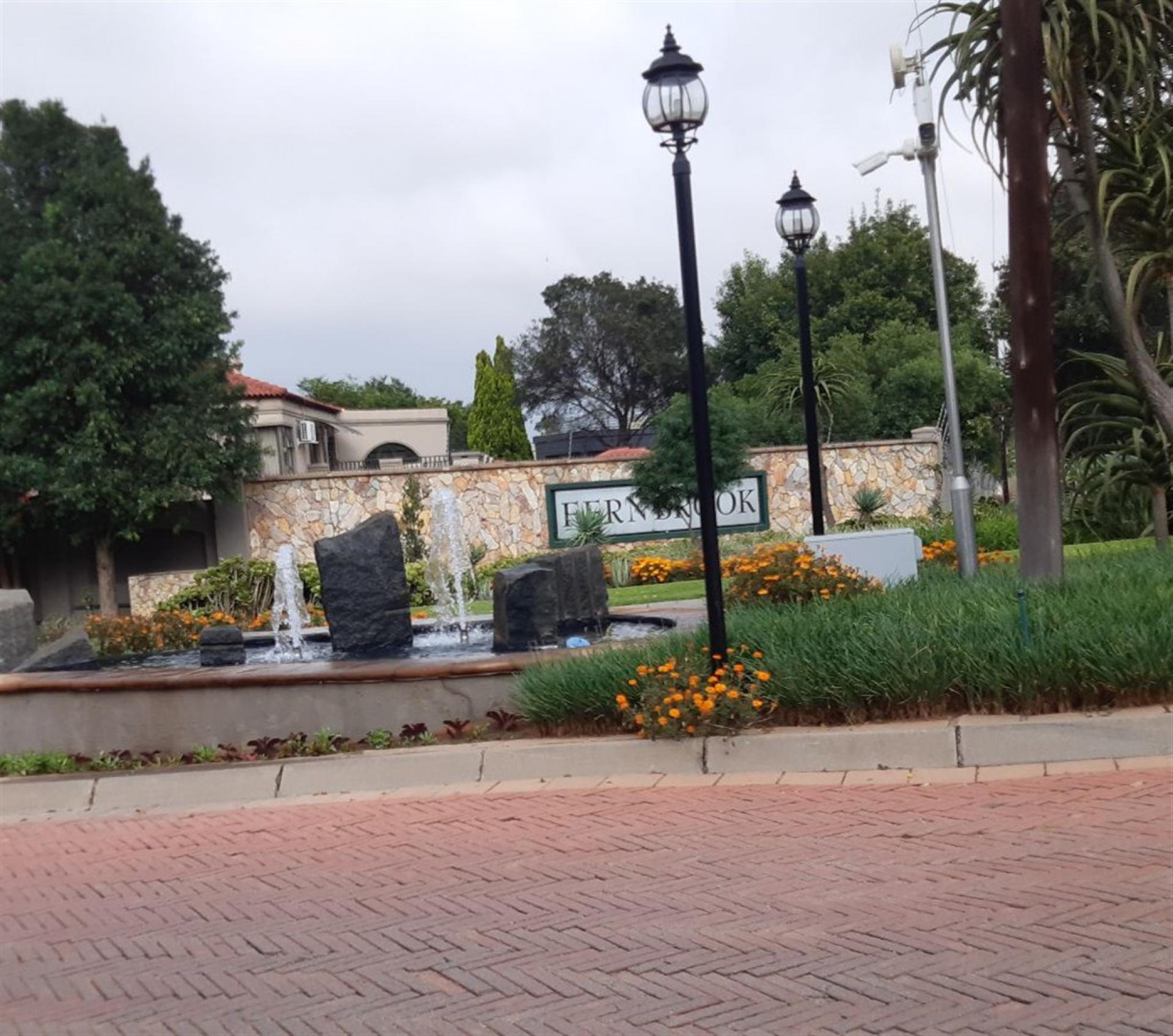Front View of property in Maroeladal