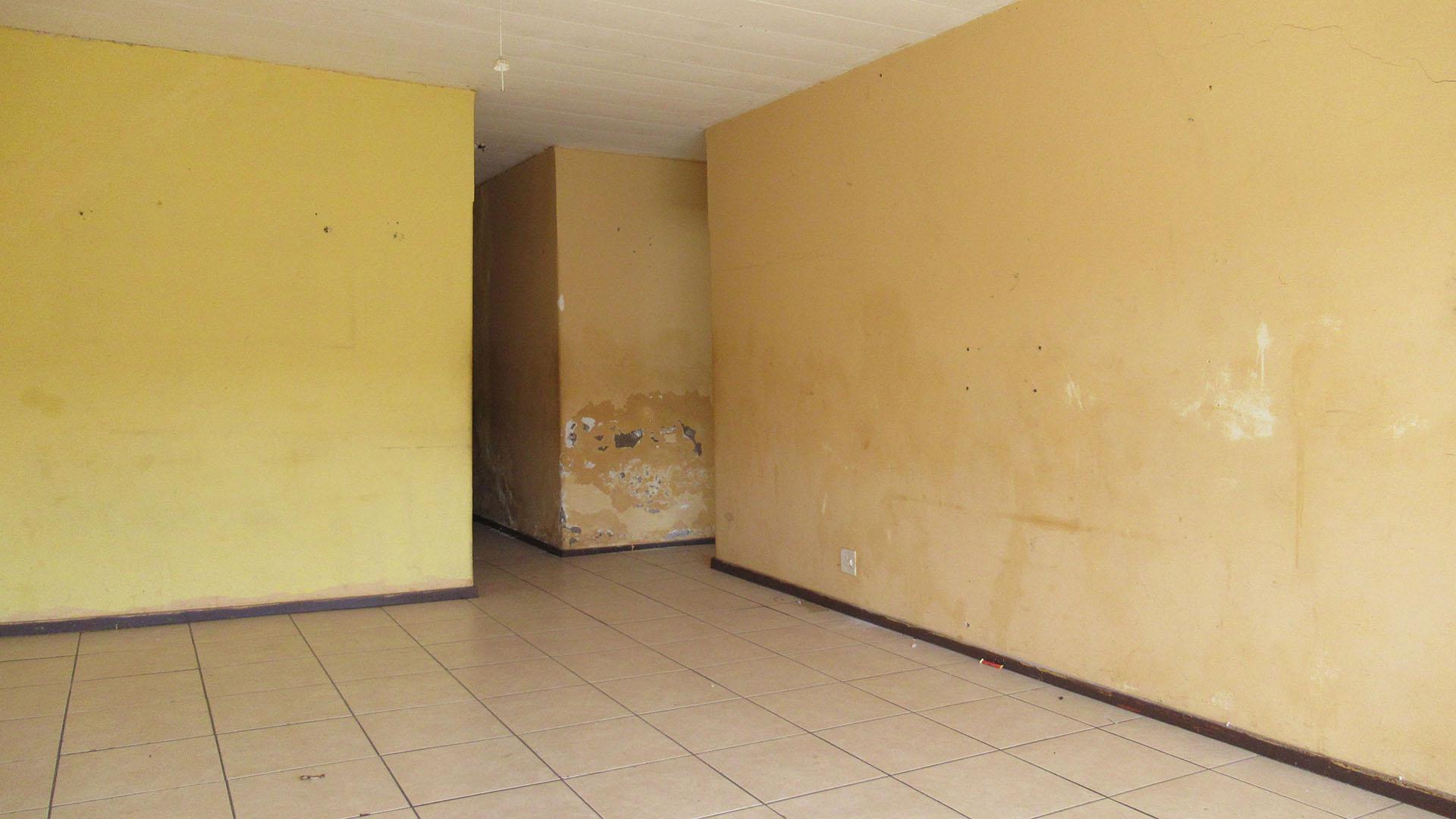 Lounges - 22 square meters of property in Wentworth Park