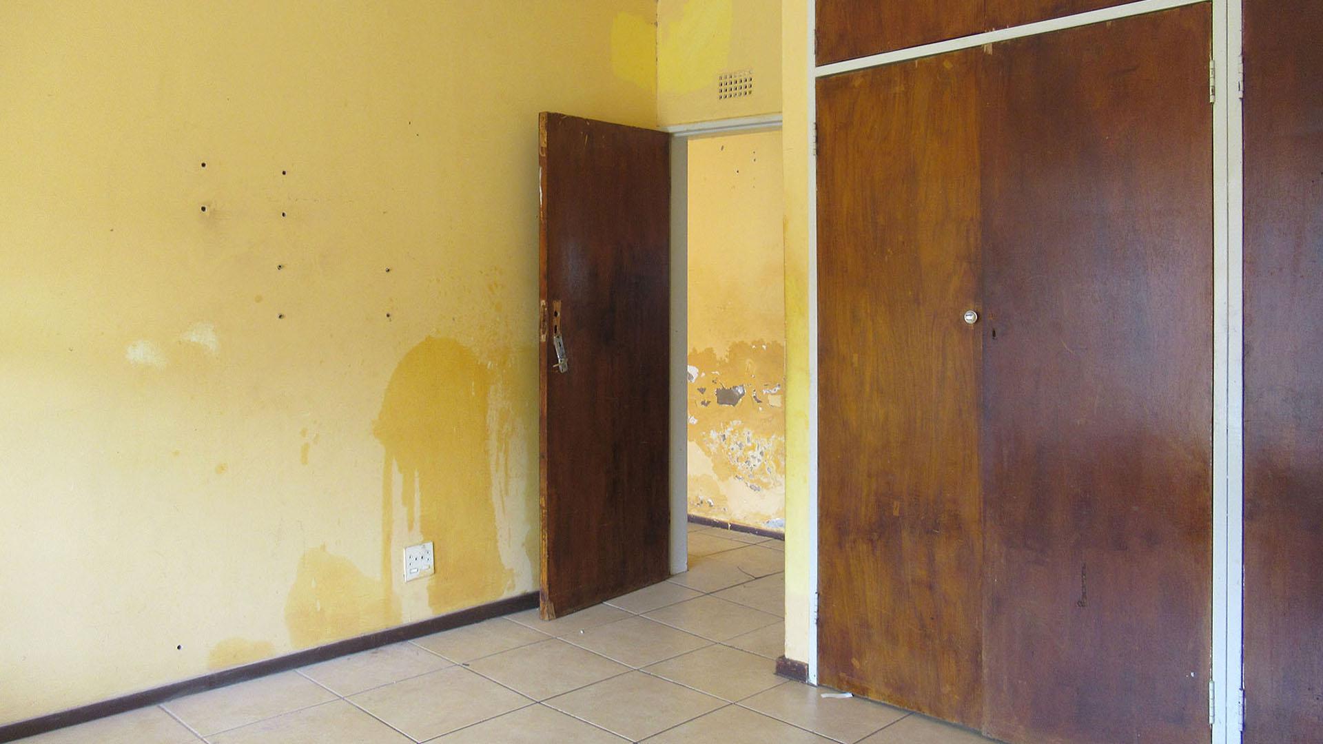 Bed Room 1 - 16 square meters of property in Wentworth Park