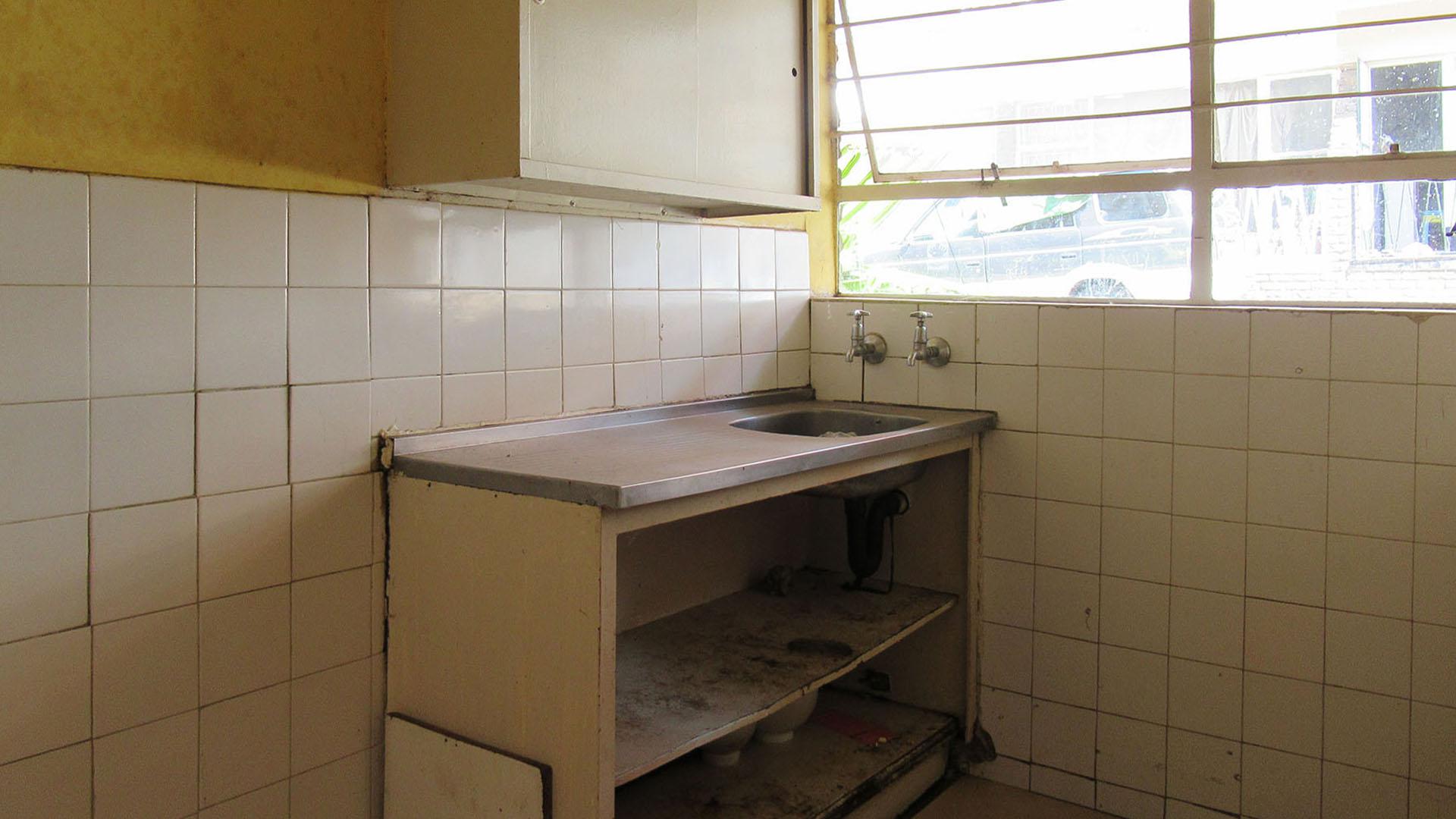 Kitchen - 7 square meters of property in Wentworth Park