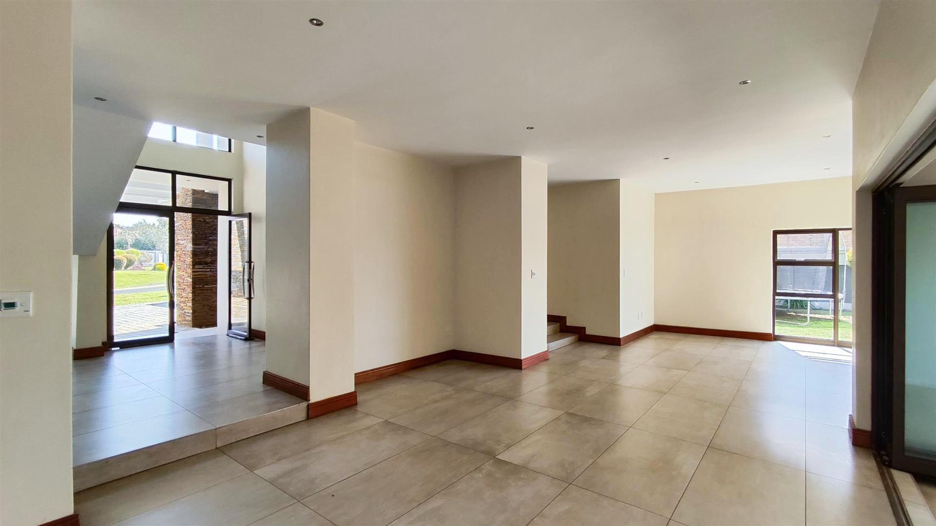 Dining Room - 26 square meters of property in Helderwyk Estate