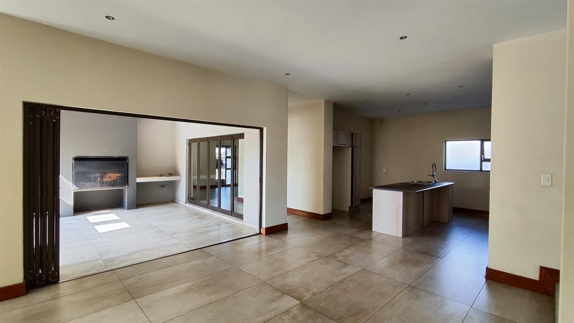 Dining Room - 26 square meters of property in Helderwyk Estate