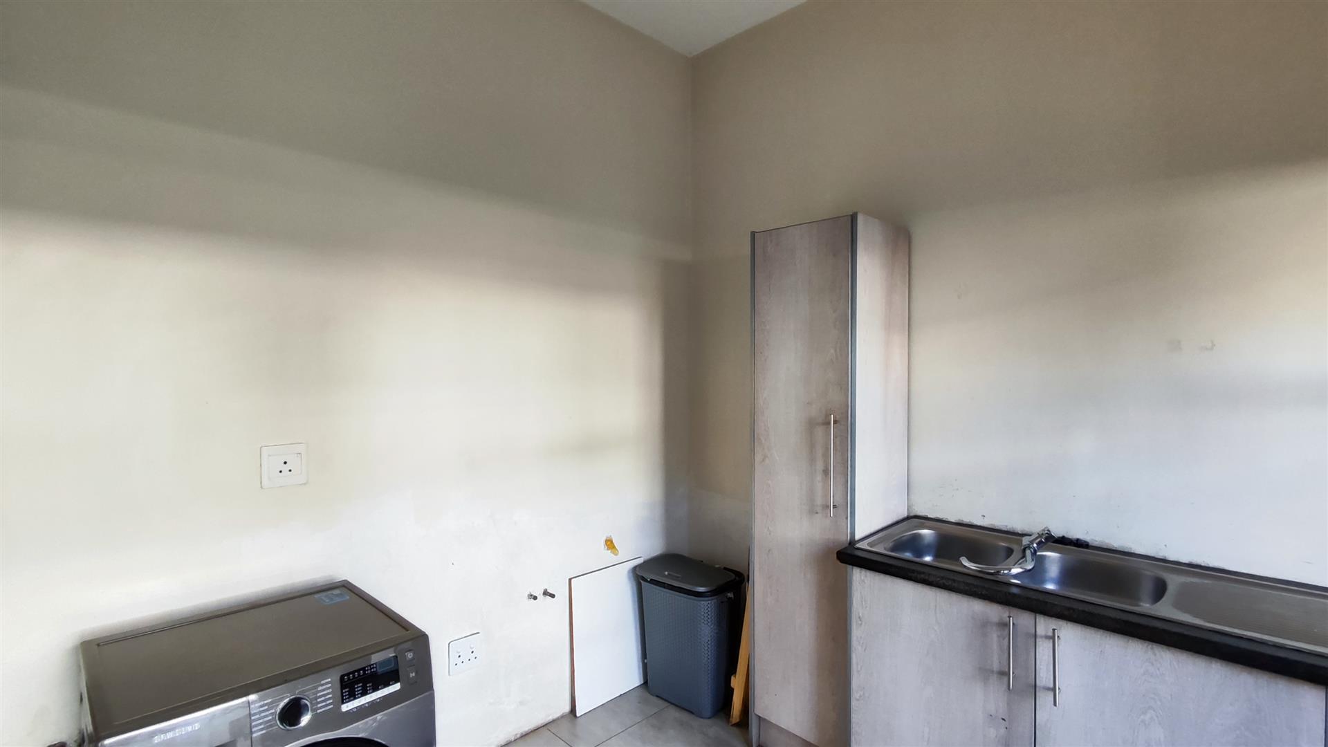 Scullery - 11 square meters of property in Helderwyk Estate