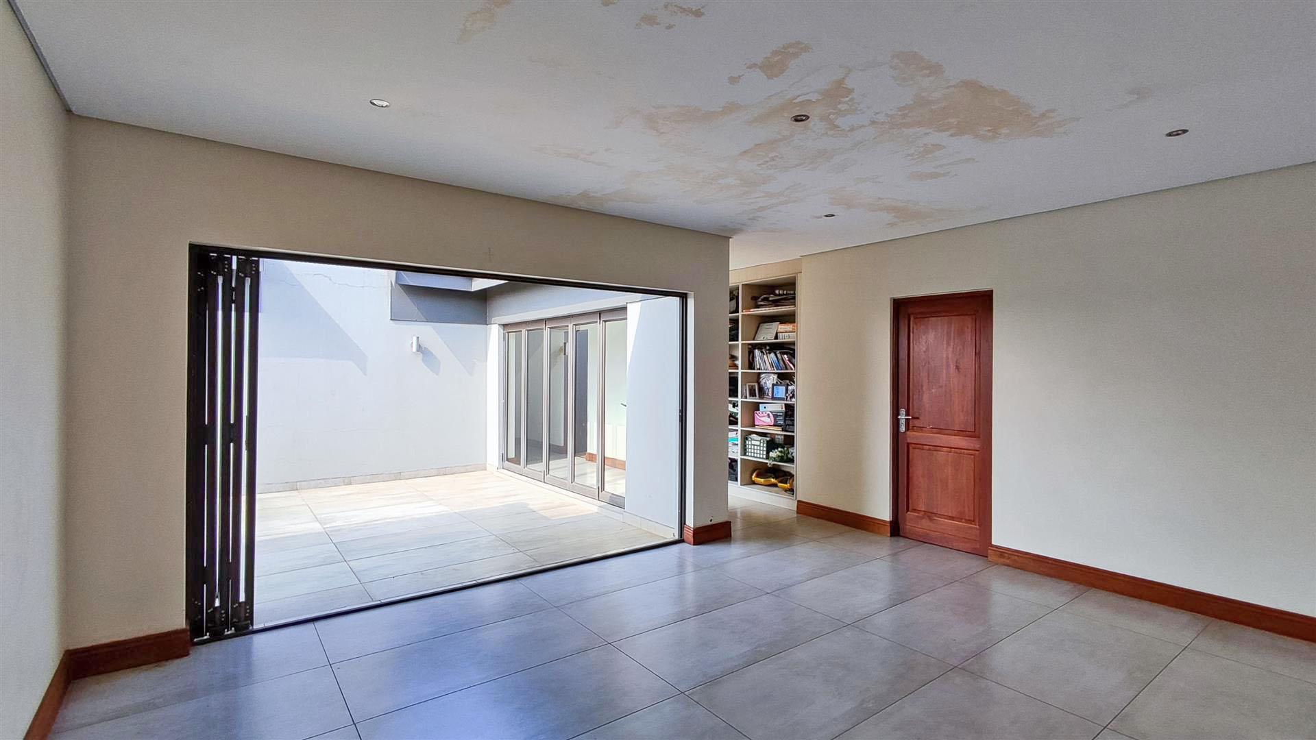 Lounges - 74 square meters of property in Helderwyk Estate