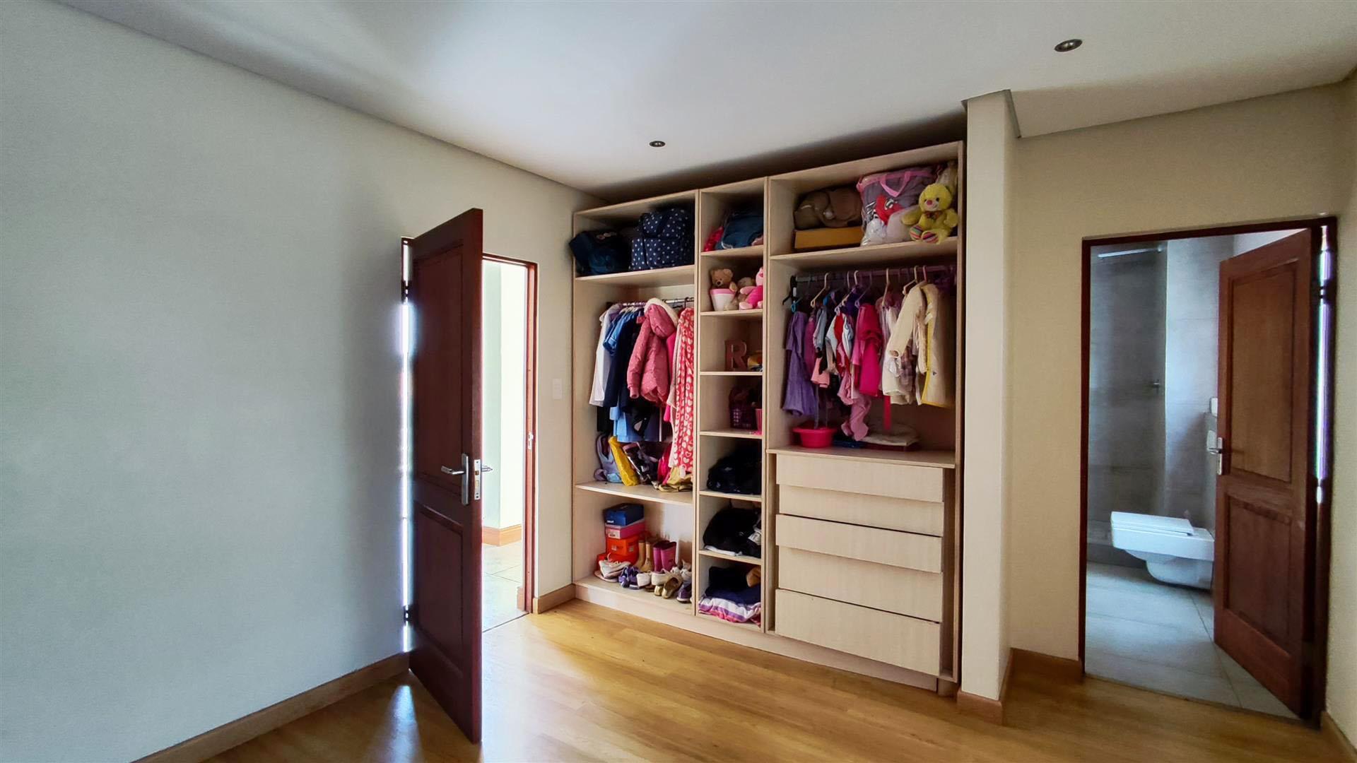 Bed Room 4 - 14 square meters of property in Helderwyk Estate