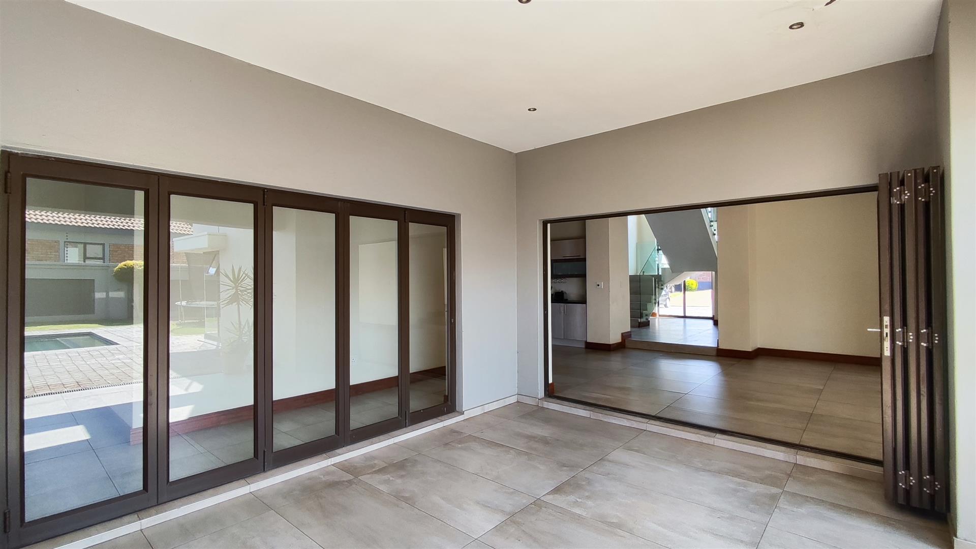 Patio - 33 square meters of property in Helderwyk Estate